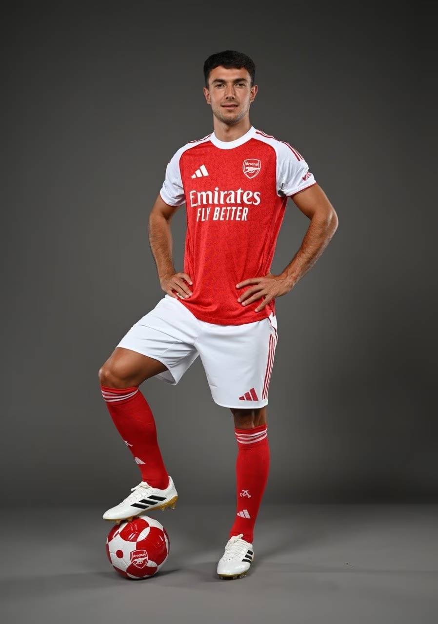 詹姆斯关键三分绝杀（詹姆斯压哨三分定胜负）