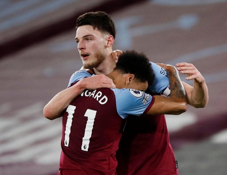 高效爆发！杜兰特17中11得到28分4篮板8助攻（状态火热！杜兰特17投11中砍下28分4篮板8助攻）